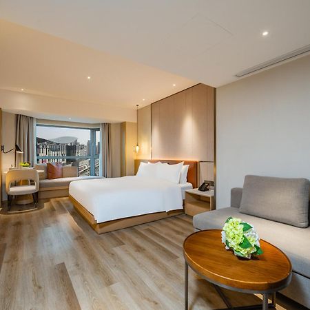 Holiday Inn Shanghai Huaxia By Ihg - Overlooking City Scenery At Sky View Restaurant Zewnętrze zdjęcie