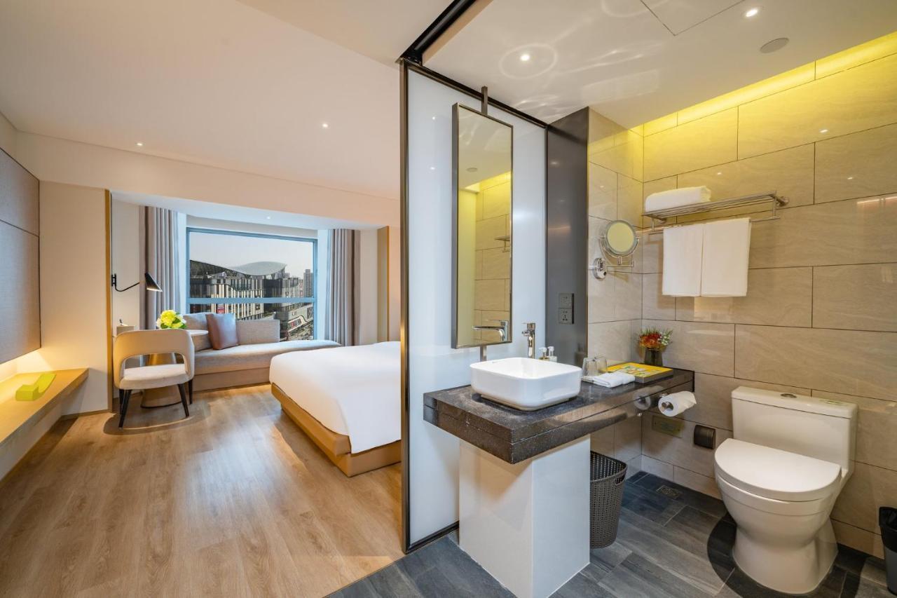 Holiday Inn Shanghai Huaxia By Ihg - Overlooking City Scenery At Sky View Restaurant Zewnętrze zdjęcie