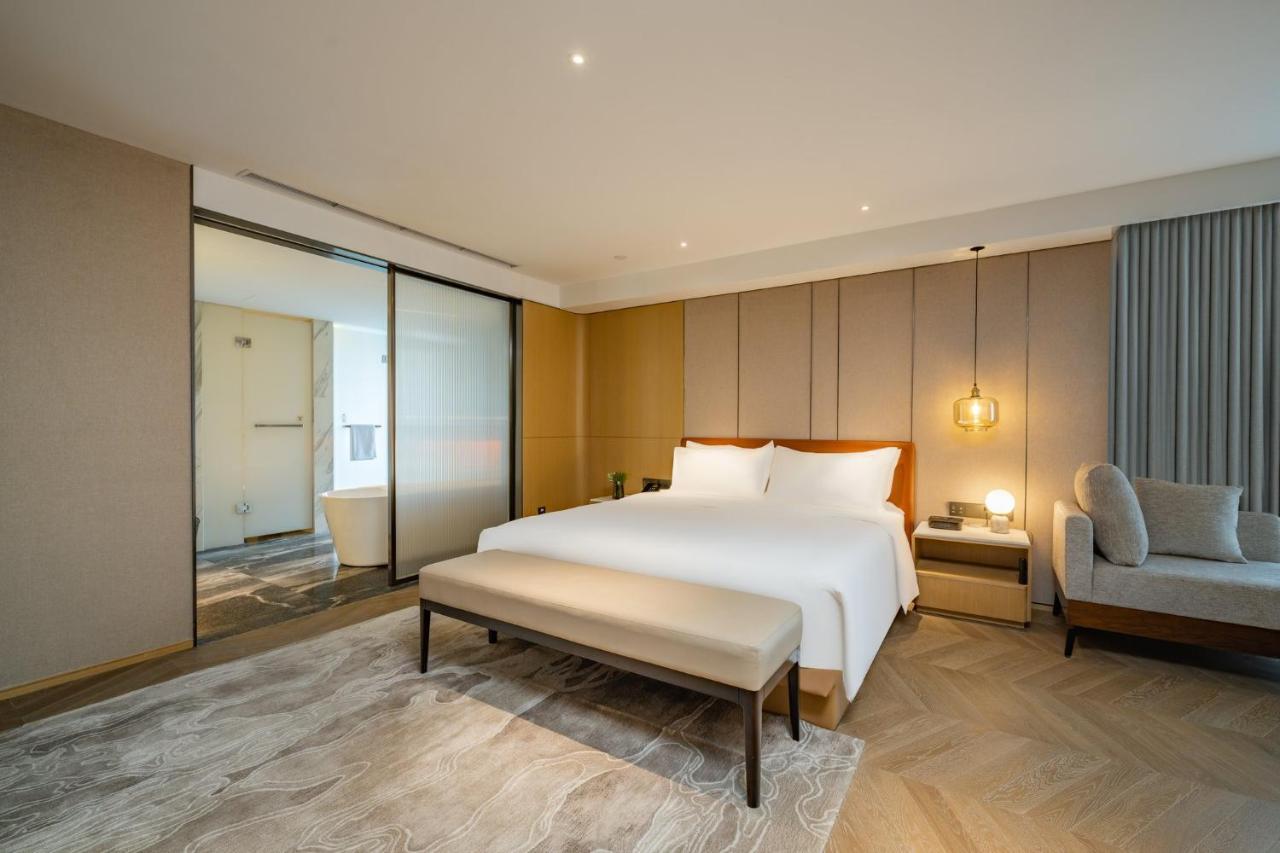 Holiday Inn Shanghai Huaxia By Ihg - Overlooking City Scenery At Sky View Restaurant Zewnętrze zdjęcie