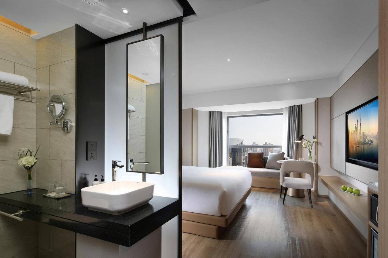 Holiday Inn Shanghai Huaxia By Ihg - Overlooking City Scenery At Sky View Restaurant Zewnętrze zdjęcie