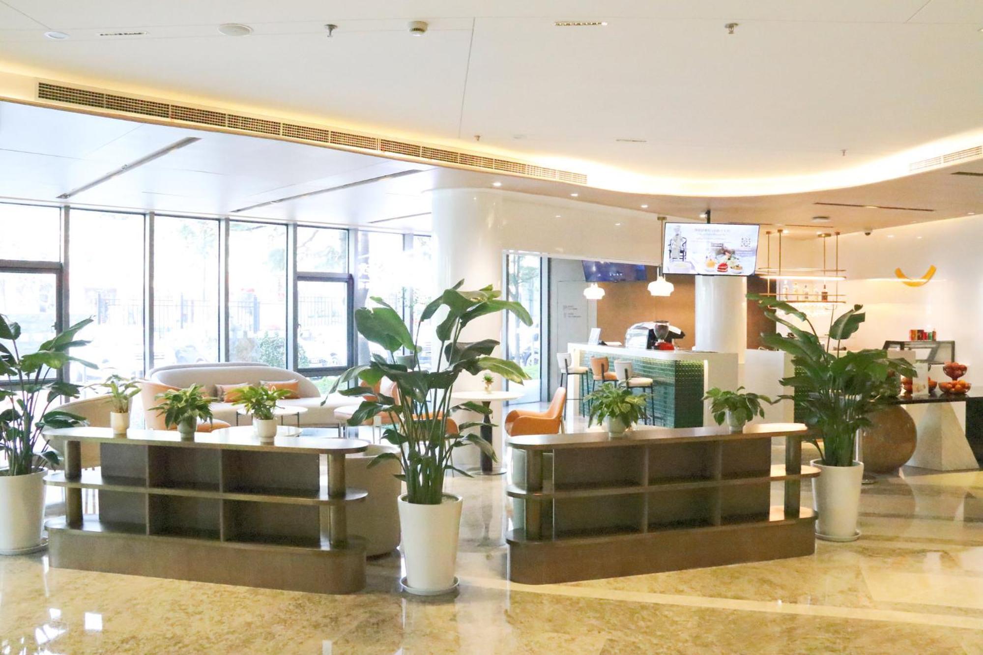 Holiday Inn Shanghai Huaxia By Ihg - Overlooking City Scenery At Sky View Restaurant Zewnętrze zdjęcie