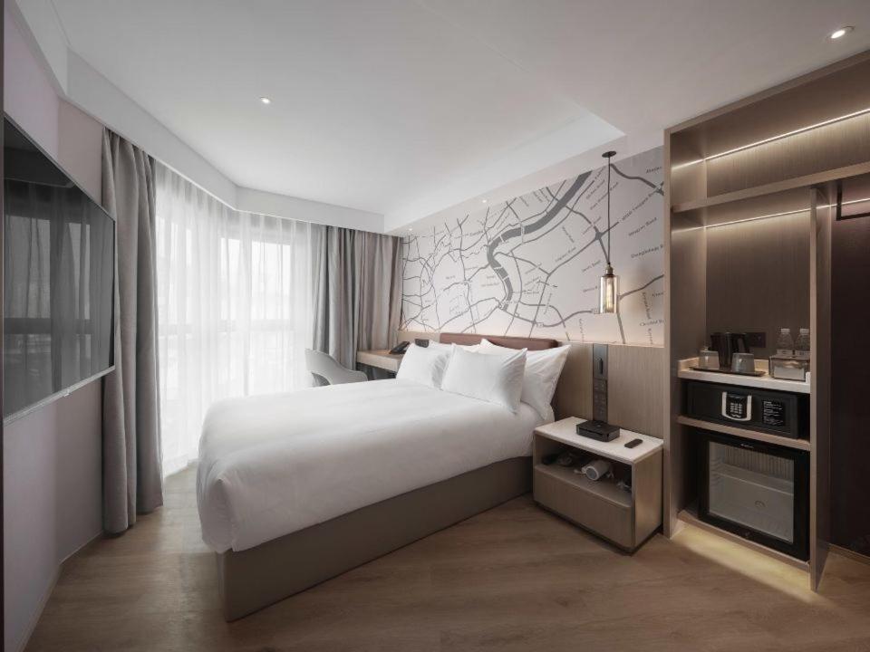 Holiday Inn Shanghai Huaxia By Ihg - Overlooking City Scenery At Sky View Restaurant Zewnętrze zdjęcie