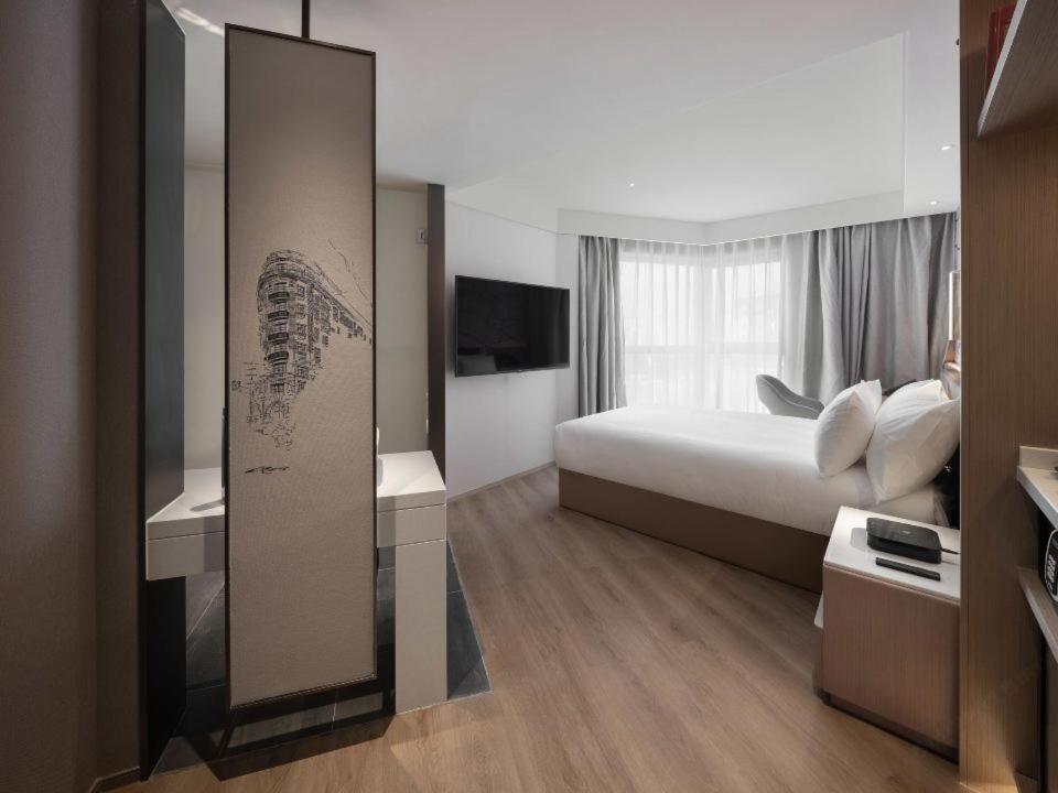 Holiday Inn Shanghai Huaxia By Ihg - Overlooking City Scenery At Sky View Restaurant Zewnętrze zdjęcie