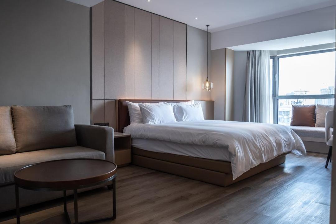 Holiday Inn Shanghai Huaxia By Ihg - Overlooking City Scenery At Sky View Restaurant Zewnętrze zdjęcie