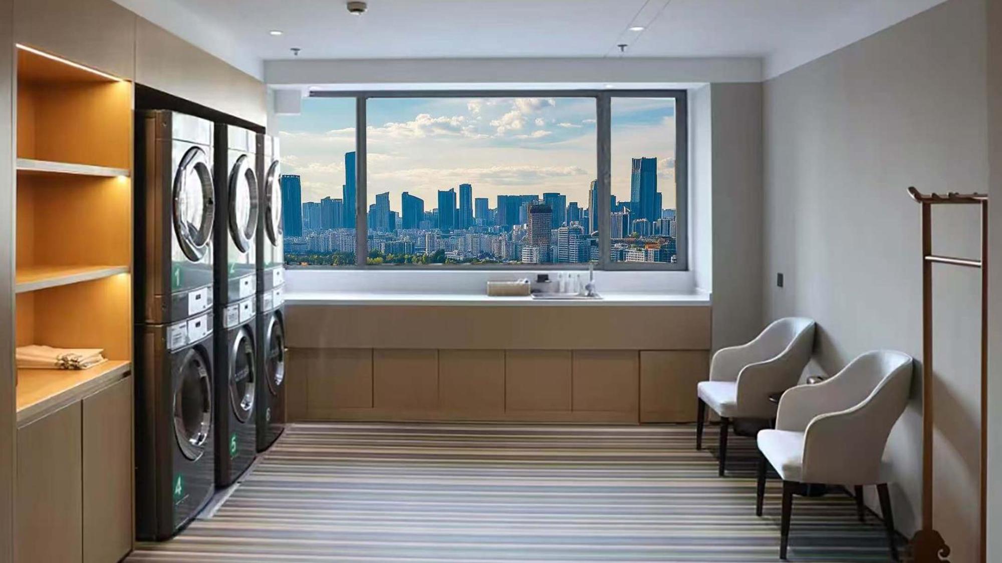 Holiday Inn Shanghai Huaxia By Ihg - Overlooking City Scenery At Sky View Restaurant Zewnętrze zdjęcie